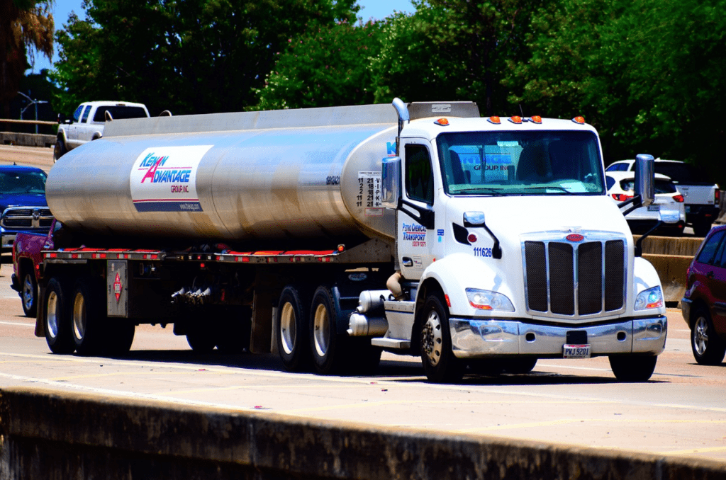 How Custom Truck Bodies Streamline Oilfield Operations