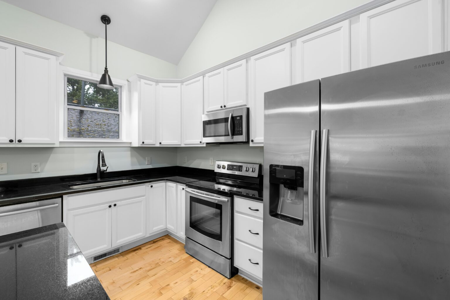 Why Restaurants Use Stainless Steel Appliances in Commercial Kitchens